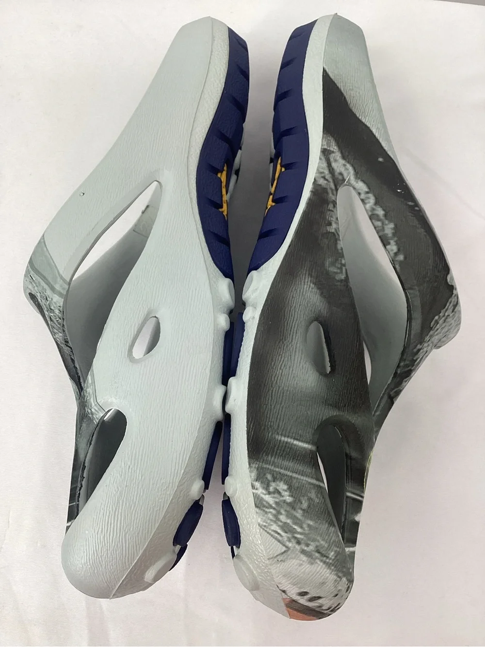 Keen light gray